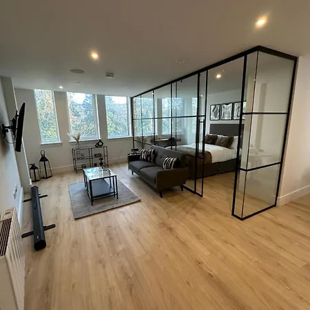 Stylish 1 Bedroom Apartment In Purley, Croydon